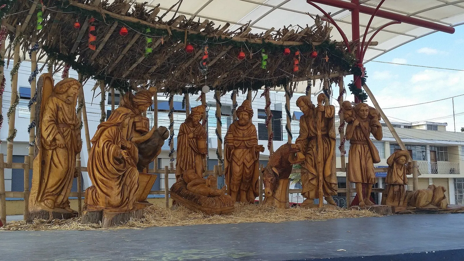 Krippe aus geschnitzten Holzfiguren in San Antonio de Ibarra